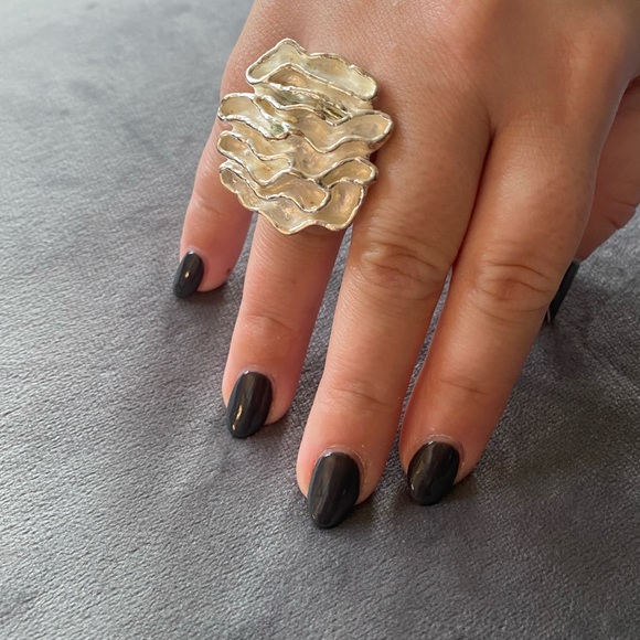 Silver Toned Expandable Ring - Picture 2 of 6